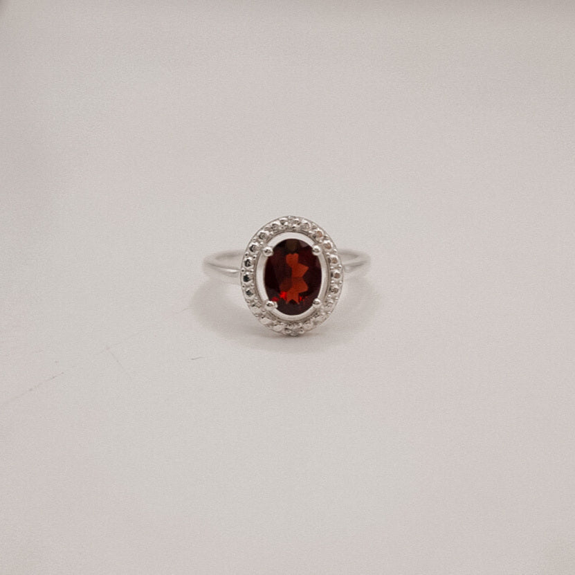 Crimson Moon Ring – Garnet Glow in Silver
