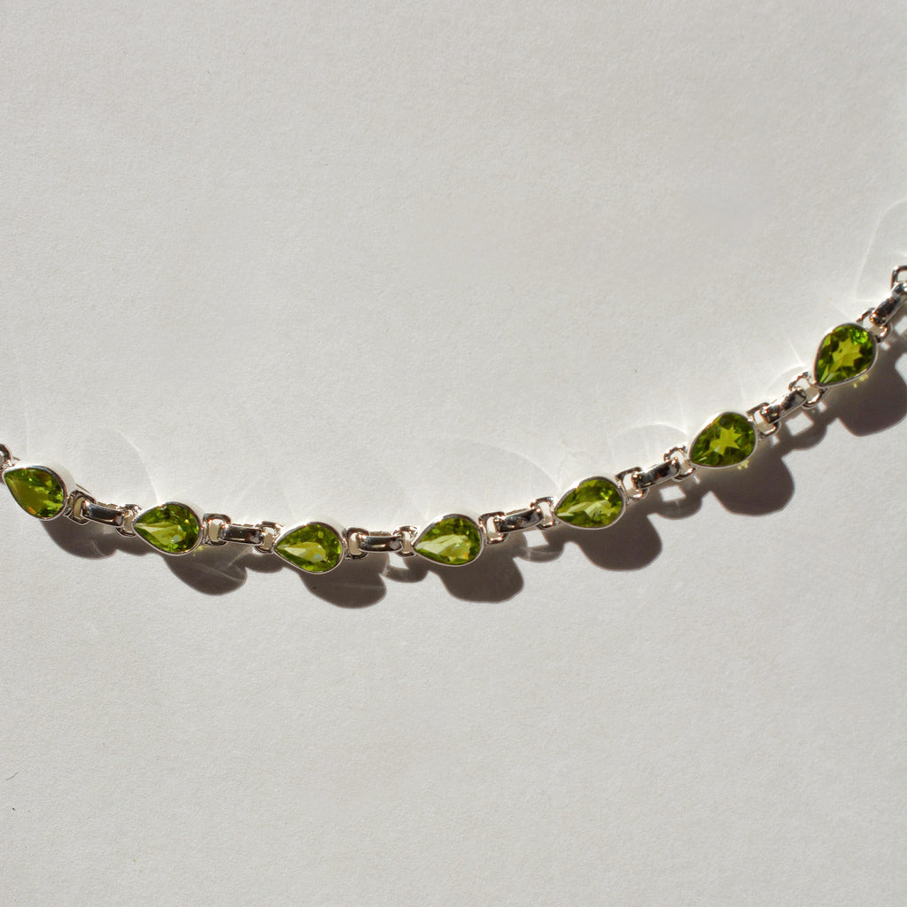 Luminous Stations Necklace – Peridot